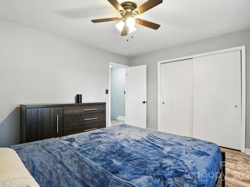 6440 Old Pineville Road, Charlotte, NC 28217.  MLS# CAR4283864, YatesRealty ID 30844. 