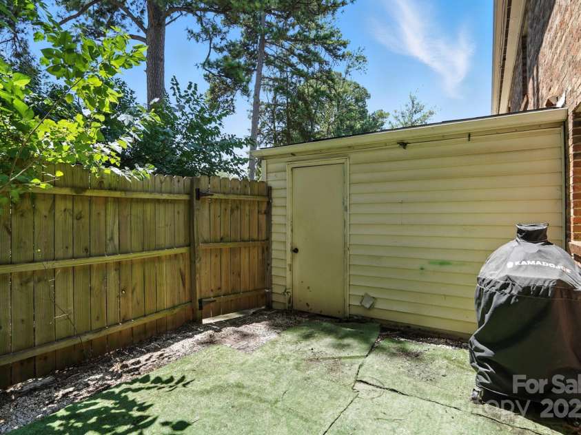 6440 Old Pineville Road, Charlotte, NC 28217.  MLS# CAR4283864, YatesRealty ID 30844. 