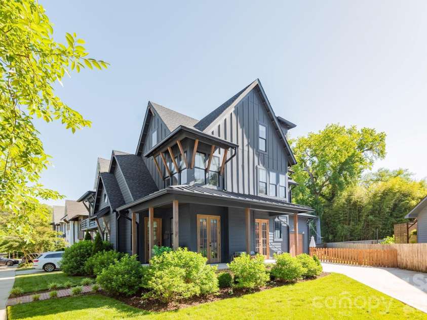 3020 Whiting Avenue, Charlotte, NC 28205.  MLS# CAR4390928, YatesRealty ID 30846. 
