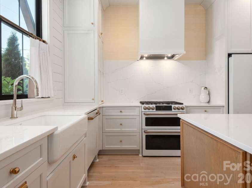 3020 Whiting Avenue, Charlotte, NC 28205.  MLS# CAR4390928, YatesRealty ID 30846. 