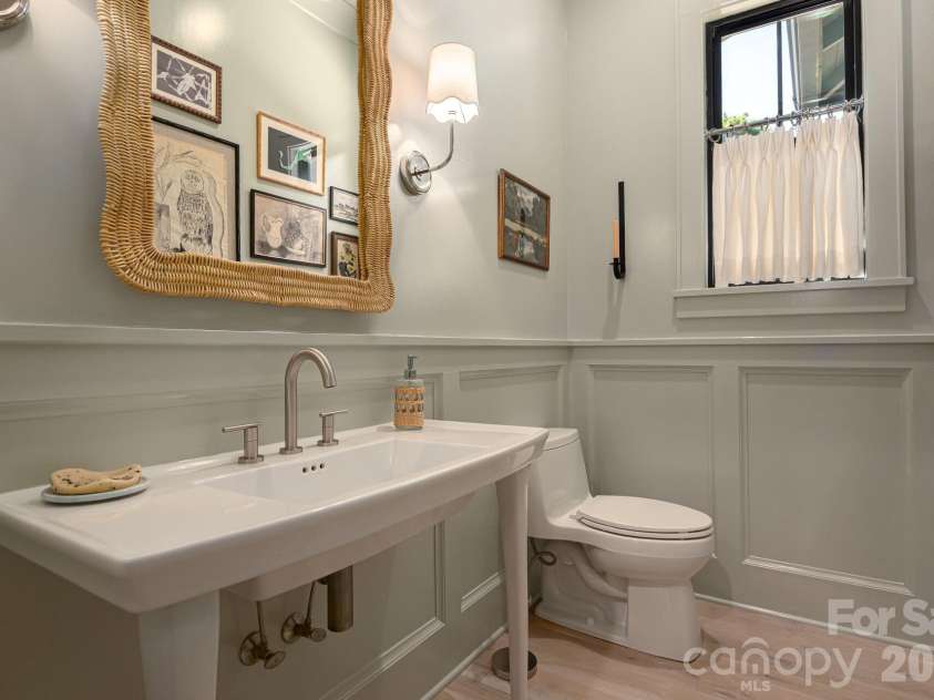 3020 Whiting Avenue, Charlotte, NC 28205.  MLS# CAR4390928, YatesRealty ID 30846. 