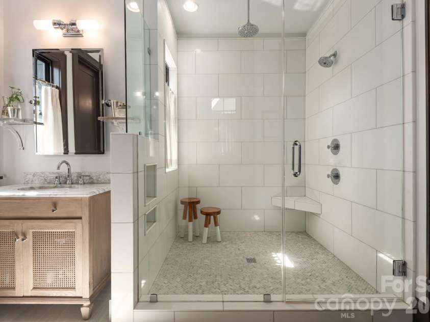 3020 Whiting Avenue, Charlotte, NC 28205.  MLS# CAR4390928, YatesRealty ID 30846. 