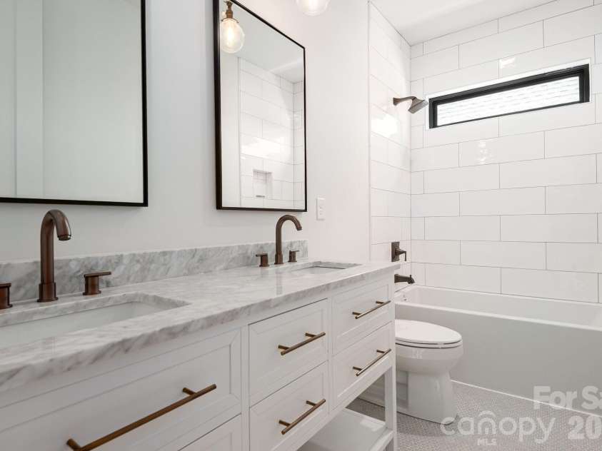 3020 Whiting Avenue, Charlotte, NC 28205.  MLS# CAR4390928, YatesRealty ID 30846. 