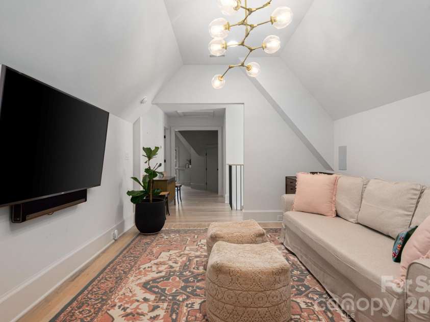 3020 Whiting Avenue, Charlotte, NC 28205.  MLS# CAR4390928, YatesRealty ID 30846. 