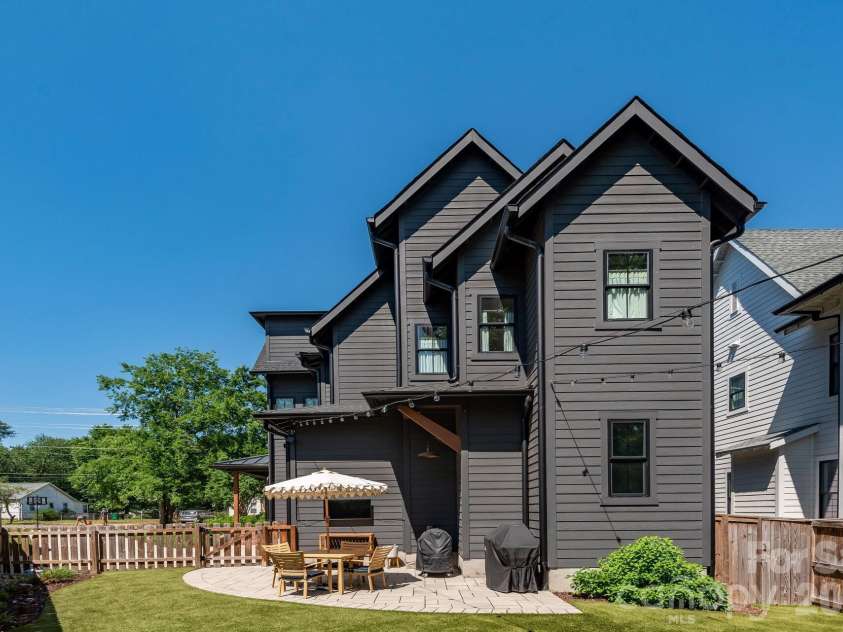 3020 Whiting Avenue, Charlotte, NC 28205.  MLS# CAR4390928, YatesRealty ID 30846. 