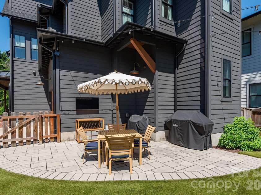 3020 Whiting Avenue, Charlotte, NC 28205.  MLS# CAR4390928, YatesRealty ID 30846. 