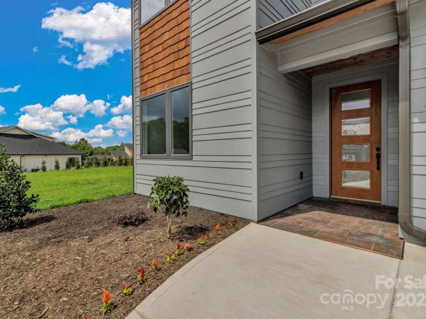 79 Scott Meadows Drive, Asheville, NC 28806.  MLS# CAR4282626, YatesRealty ID 30847. 