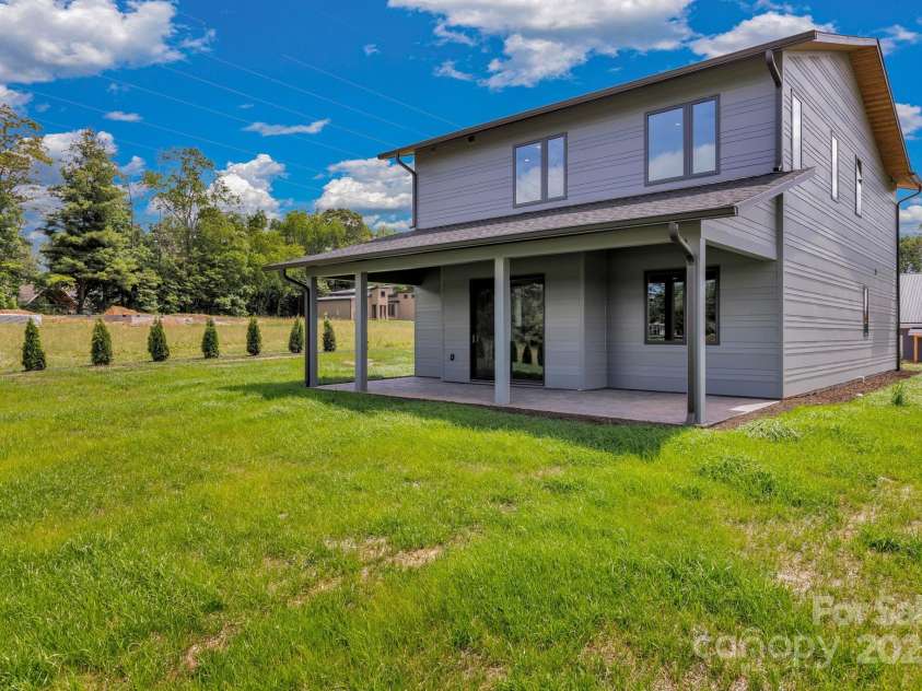 79 Scott Meadows Drive, Asheville, NC 28806.  MLS# CAR4282626, YatesRealty ID 30847. 