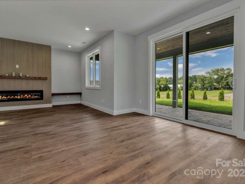 79 Scott Meadows Drive, Asheville, NC 28806.  MLS# CAR4282626, YatesRealty ID 30847. Dining