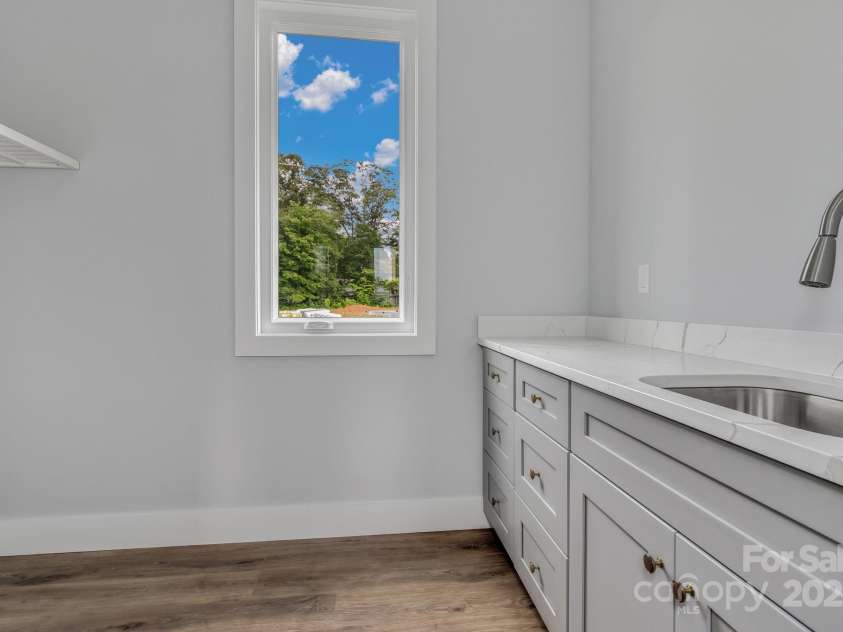 79 Scott Meadows Drive, Asheville, NC 28806.  MLS# CAR4282626, YatesRealty ID 30847. Laundry Room