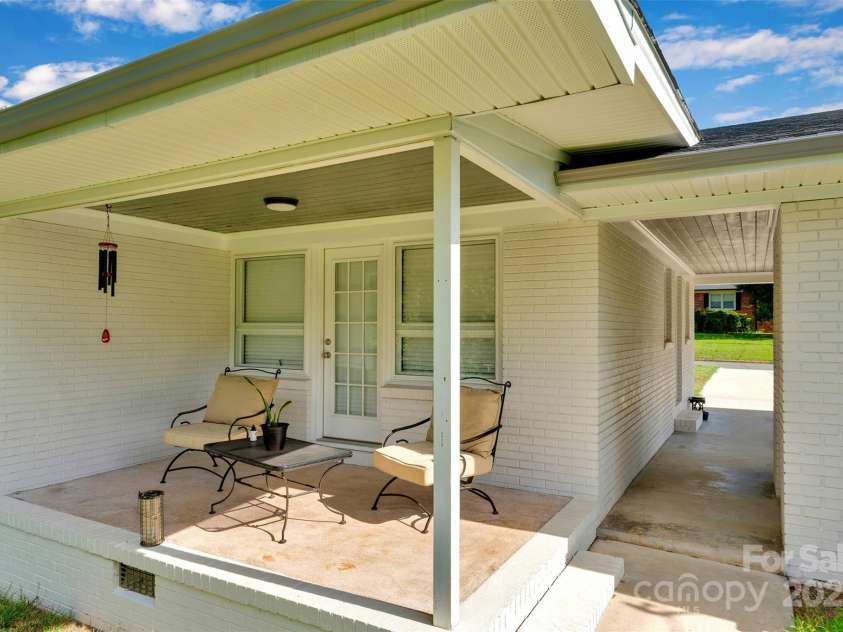 1004 Heather Drive, Kannapolis, NC 28083.  MLS# CAR4281449, YatesRealty ID 30848. 