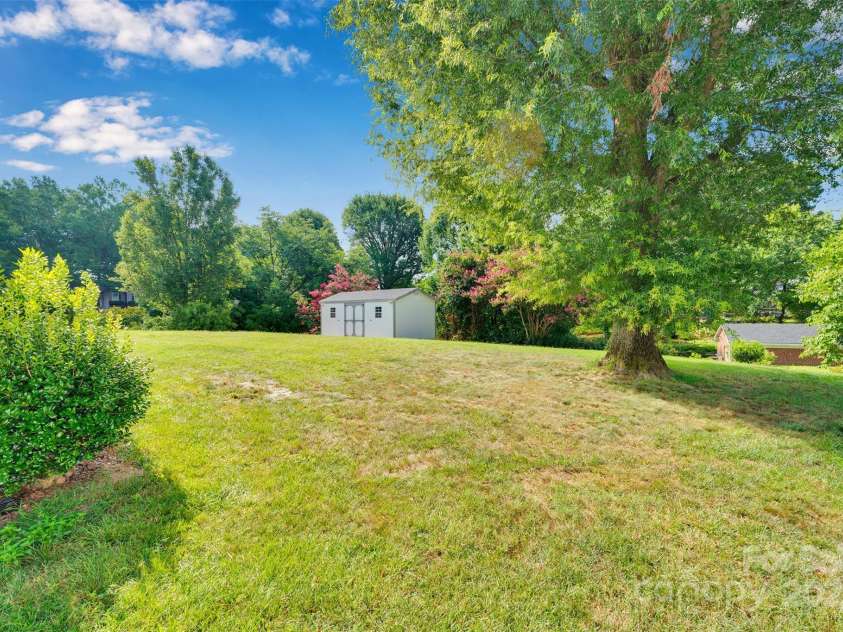 1004 Heather Drive, Kannapolis, NC 28083.  MLS# CAR4281449, YatesRealty ID 30848. 