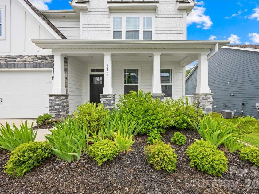 116 Aviendha Lane, Troutman, NC 28166.  MLS# CAR4392002, YatesRealty ID 30849. Lovely Landscaping 