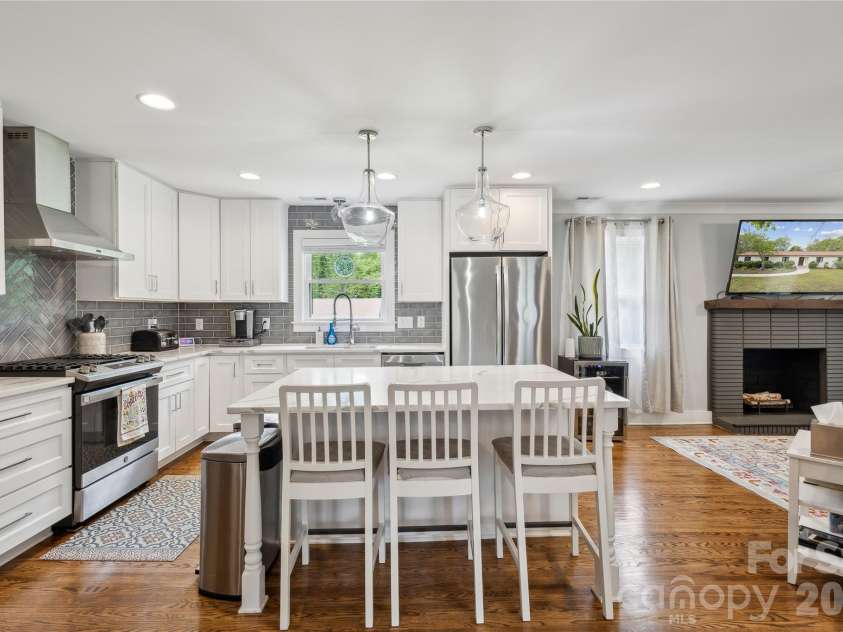 7200 Monroe Road, Charlotte, NC 28212.  MLS# CAR4350692, YatesRealty ID 3085. 