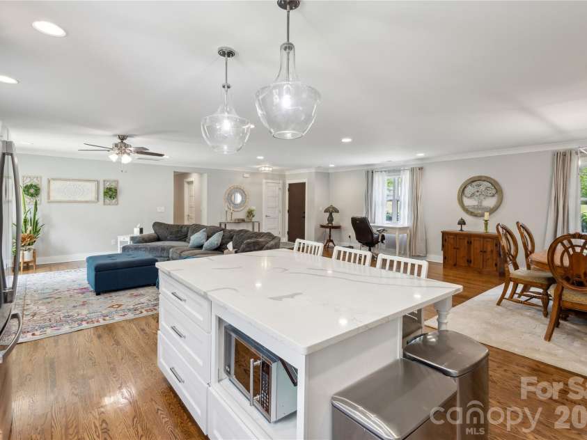 7200 Monroe Road, Charlotte, NC 28212.  MLS# CAR4350692, YatesRealty ID 3085. 