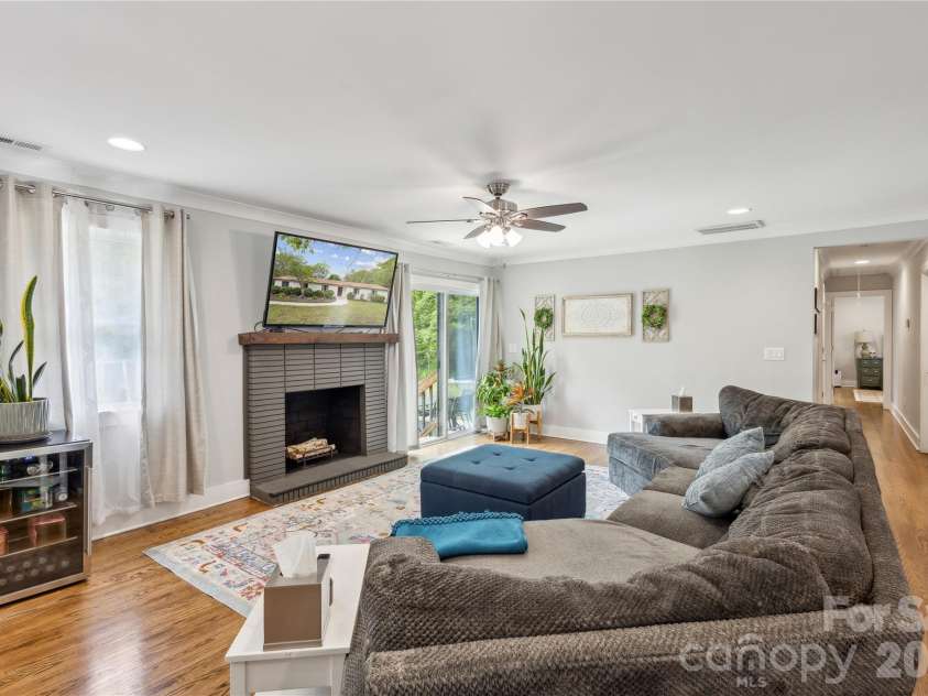 7200 Monroe Road, Charlotte, NC 28212.  MLS# CAR4350692, YatesRealty ID 3085. 