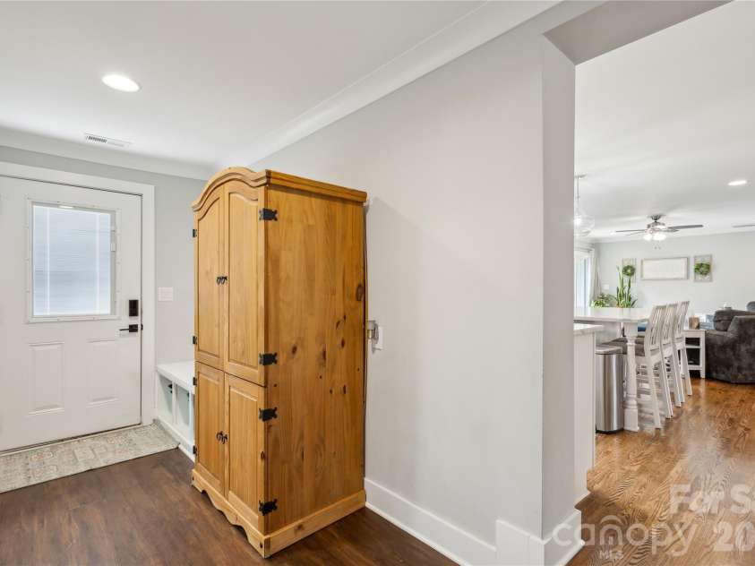 7200 Monroe Road, Charlotte, NC 28212.  MLS# CAR4350692, YatesRealty ID 3085. 