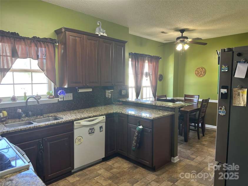 5845 Mahogany Place, Concord, NC 28025.  MLS# CAR4283667, YatesRealty ID 30850. Granite countertops, lazy Susan