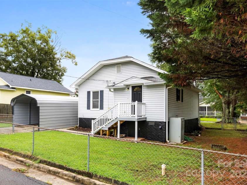 204 Live Oak Avenue, Belmont, NC 28012.  MLS# CAR4282561, YatesRealty ID 30852. 