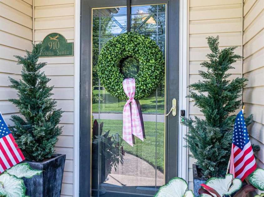 910 Pennell Street, Lenoir, NC 28645.  MLS# CAR4279577, YatesRealty ID 30854. 