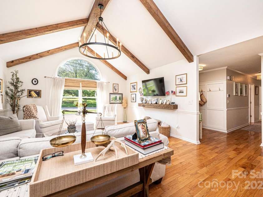 910 Pennell Street, Lenoir, NC 28645.  MLS# CAR4279577, YatesRealty ID 30854. 