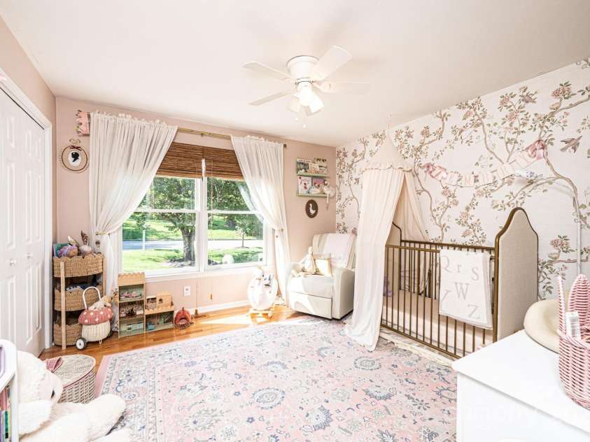 910 Pennell Street, Lenoir, NC 28645.  MLS# CAR4279577, YatesRealty ID 30854. 