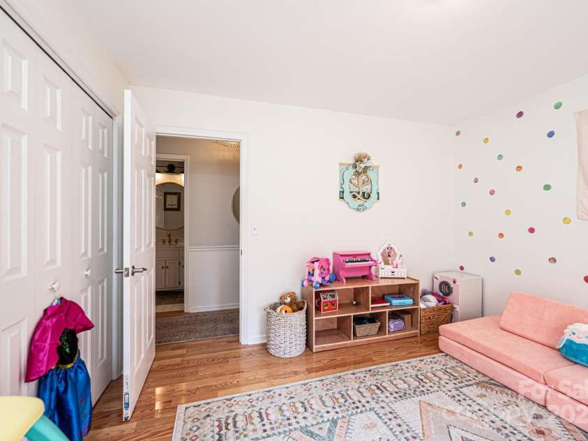 910 Pennell Street, Lenoir, NC 28645.  MLS# CAR4279577, YatesRealty ID 30854. 