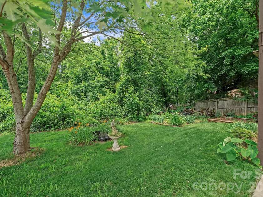 154 Richmond Hill Drive, Asheville, NC 28806.  MLS# CAR4391647, YatesRealty ID 30855. 