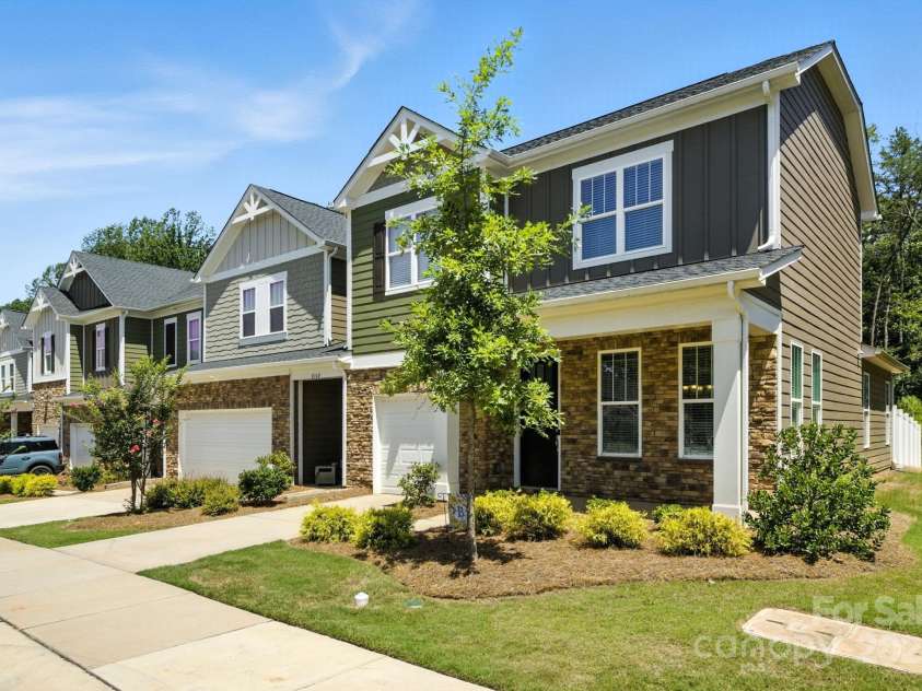 8156 Merryvale Lane, Charlotte, NC 28214.  MLS# CAR4286436, YatesRealty ID 30855. 