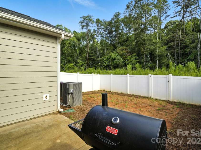 8156 Merryvale Lane, Charlotte, NC 28214.  MLS# CAR4286436, YatesRealty ID 30855. 