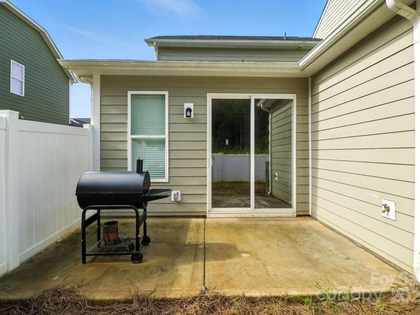 8156 Merryvale Lane, Charlotte, NC 28214.  MLS# CAR4286436, YatesRealty ID 30855. 