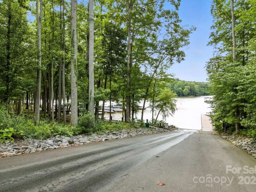 8156 Merryvale Lane, Charlotte, NC 28214.  MLS# CAR4286436, YatesRealty ID 30855. 