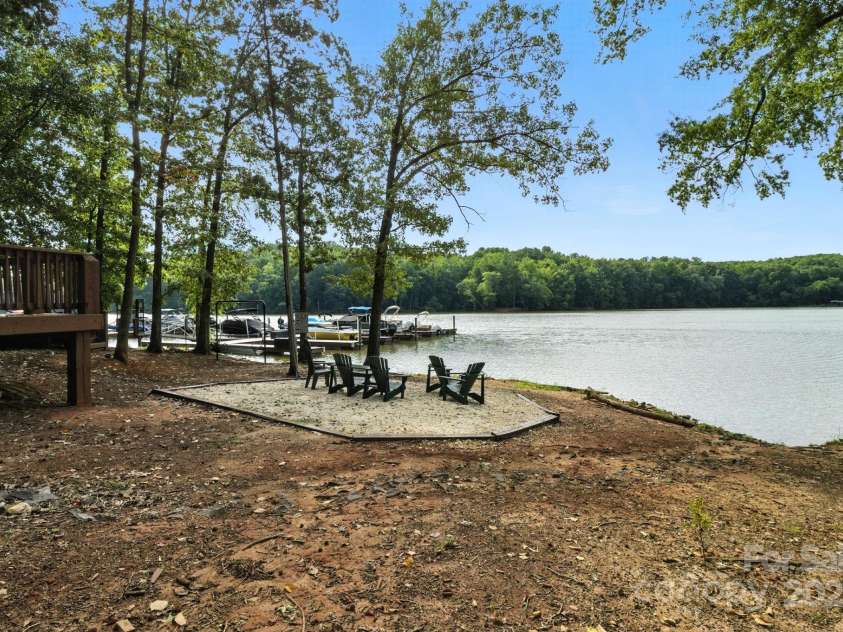 8156 Merryvale Lane, Charlotte, NC 28214.  MLS# CAR4286436, YatesRealty ID 30855. 