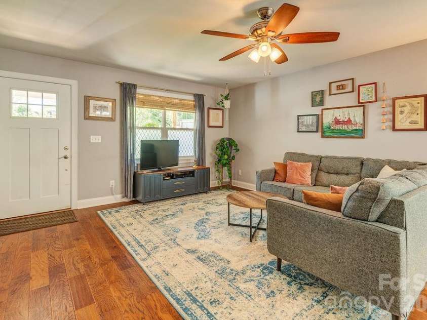 20 Plemmons Street, Asheville, NC 28806.  MLS# CAR4372762, YatesRealty ID 30856. 