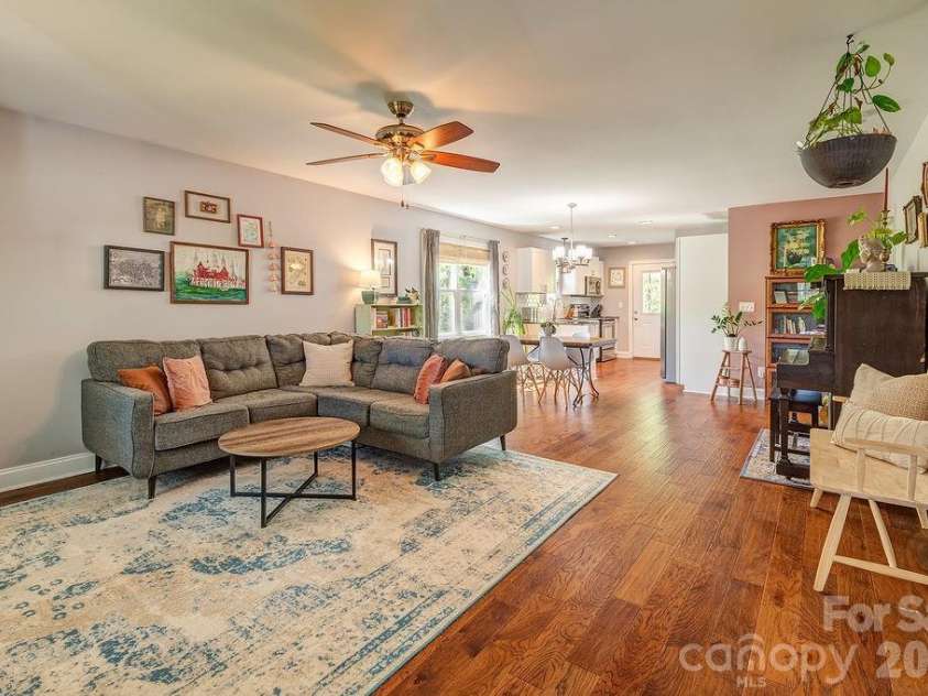 20 Plemmons Street, Asheville, NC 28806.  MLS# CAR4372762, YatesRealty ID 30856. 