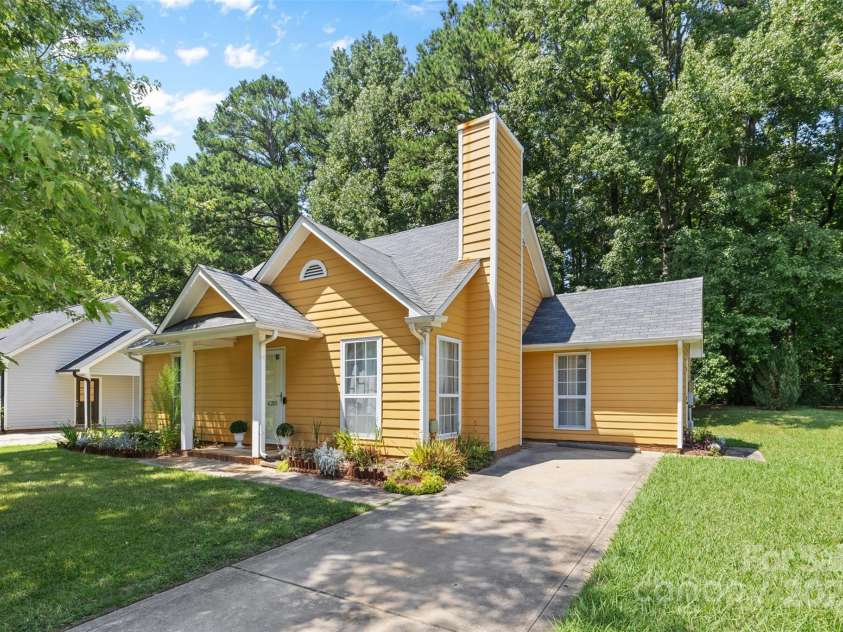 6201 Sunbridge Court, Charlotte, NC 28269.  MLS# CAR4259061, YatesRealty ID 30856. 