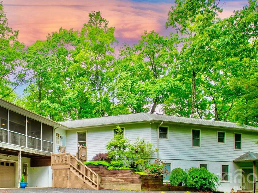 154 Chestnut Lane, Cedar Mountain, NC 28718.  MLS# CAR4388442, YatesRealty ID 30858. Incredible private property