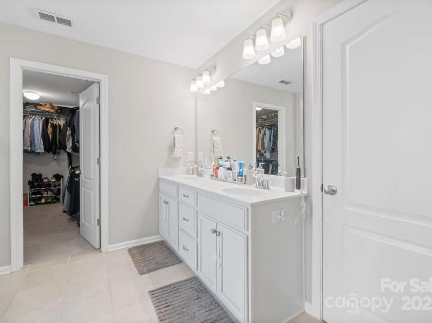 177 Falls Cove Drive, Troutman, NC 28166.  MLS# CAR4290056, YatesRealty ID 30858. 