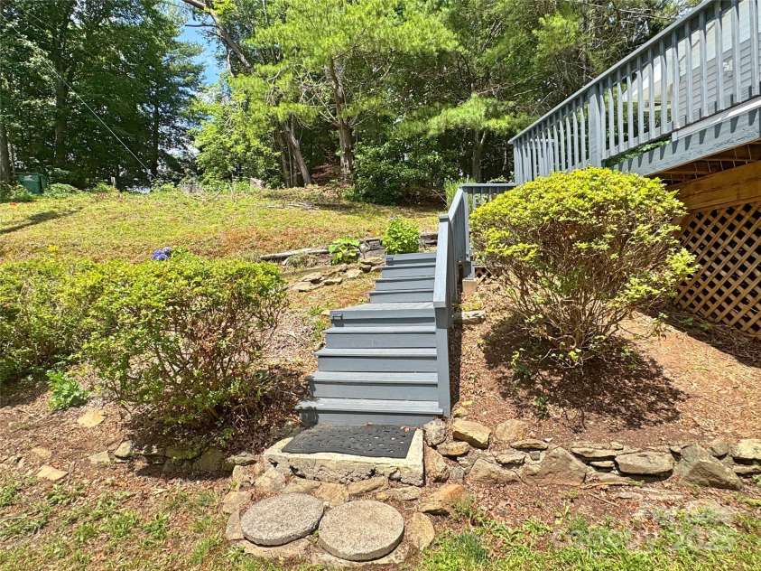 123 Avondale Ridge Road, Asheville, NC 28803.  MLS# CAR4275267, YatesRealty ID 3086. 