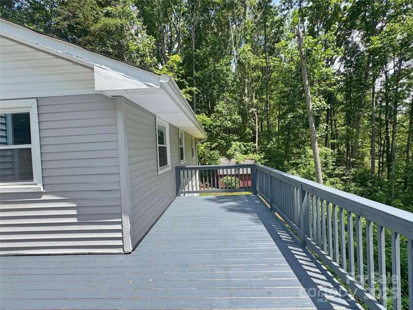 123 Avondale Ridge Road, Asheville, NC 28803.  MLS# CAR4275267, YatesRealty ID 3086. 