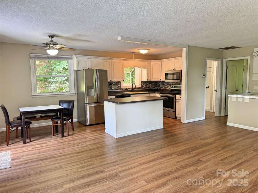 123 Avondale Ridge Road, Asheville, NC 28803.  MLS# CAR4275267, YatesRealty ID 3086. 