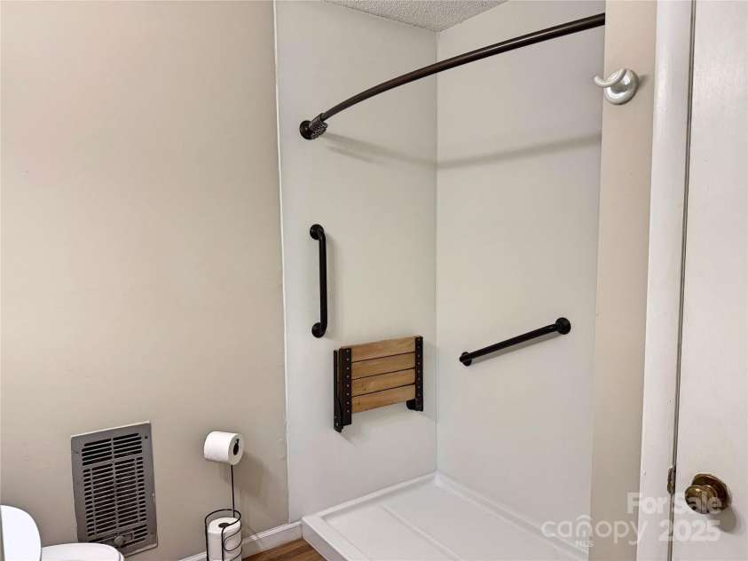 123 Avondale Ridge Road, Asheville, NC 28803.  MLS# CAR4275267, YatesRealty ID 3086. 