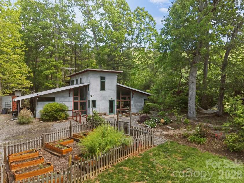 27 Rosebud Lane, Fairview, NC 28730.  MLS# CAR4352014, YatesRealty ID 3086. 