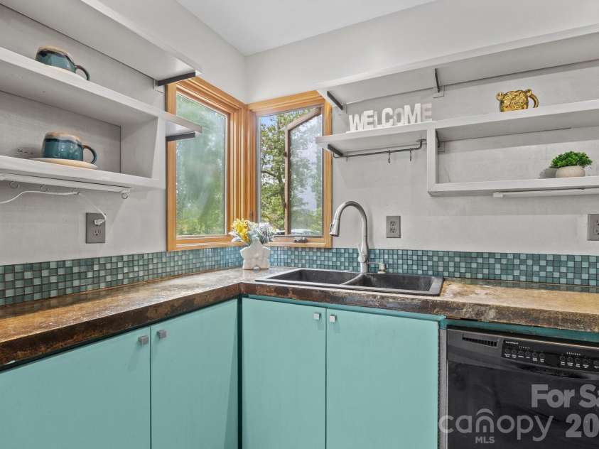 27 Rosebud Lane, Fairview, NC 28730.  MLS# CAR4352014, YatesRealty ID 3086. 