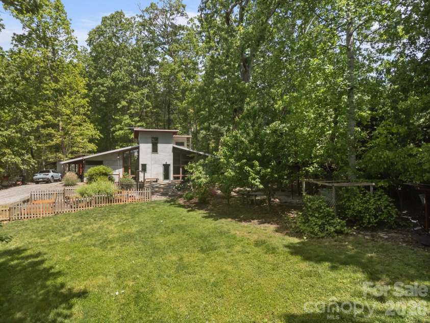 27 Rosebud Lane, Fairview, NC 28730.  MLS# CAR4352014, YatesRealty ID 3086. 
