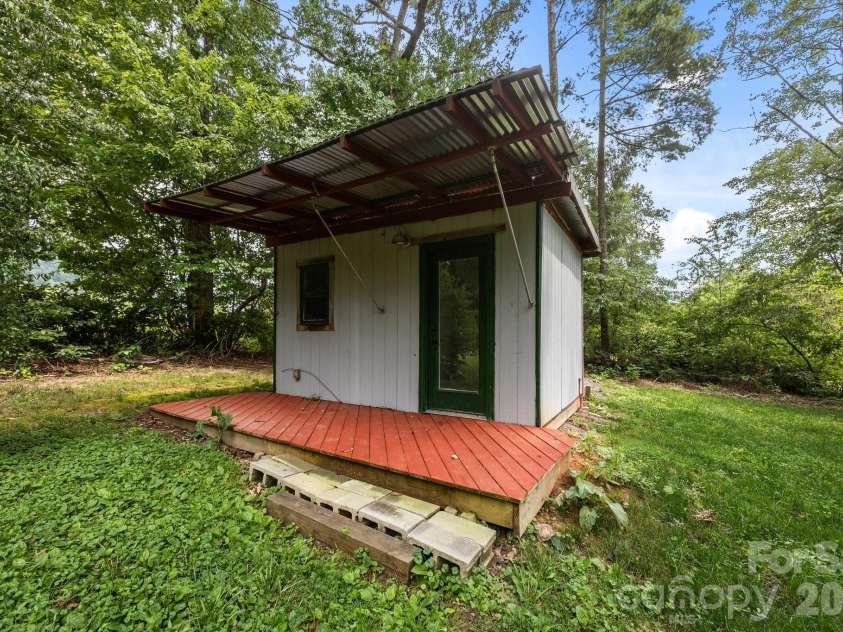 27 Rosebud Lane, Fairview, NC 28730.  MLS# CAR4352014, YatesRealty ID 3086. 