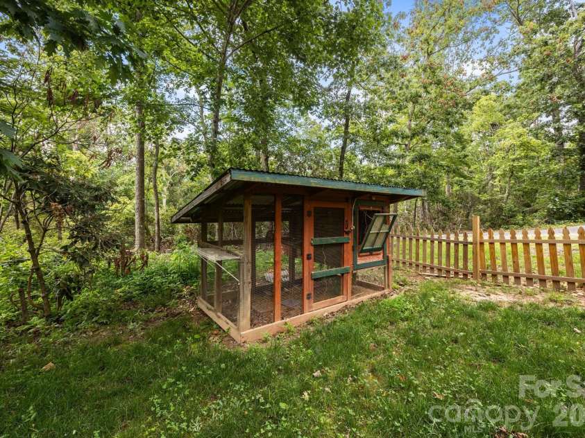 27 Rosebud Lane, Fairview, NC 28730.  MLS# CAR4352014, YatesRealty ID 3086. 