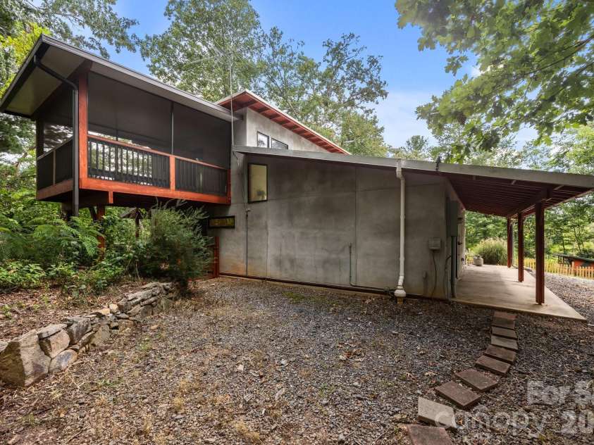 27 Rosebud Lane, Fairview, NC 28730.  MLS# CAR4352014, YatesRealty ID 3086. 