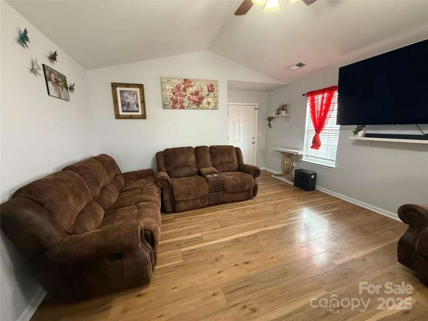 6807 Jamison Lane, Charlotte, NC 28269.  MLS# CAR4317327, YatesRealty ID 3086. 