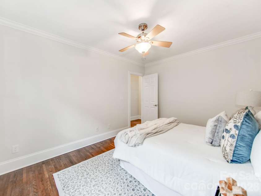 2907 Park Road, Charlotte, NC 28209.  MLS# CAR4390579, YatesRealty ID 30860. 